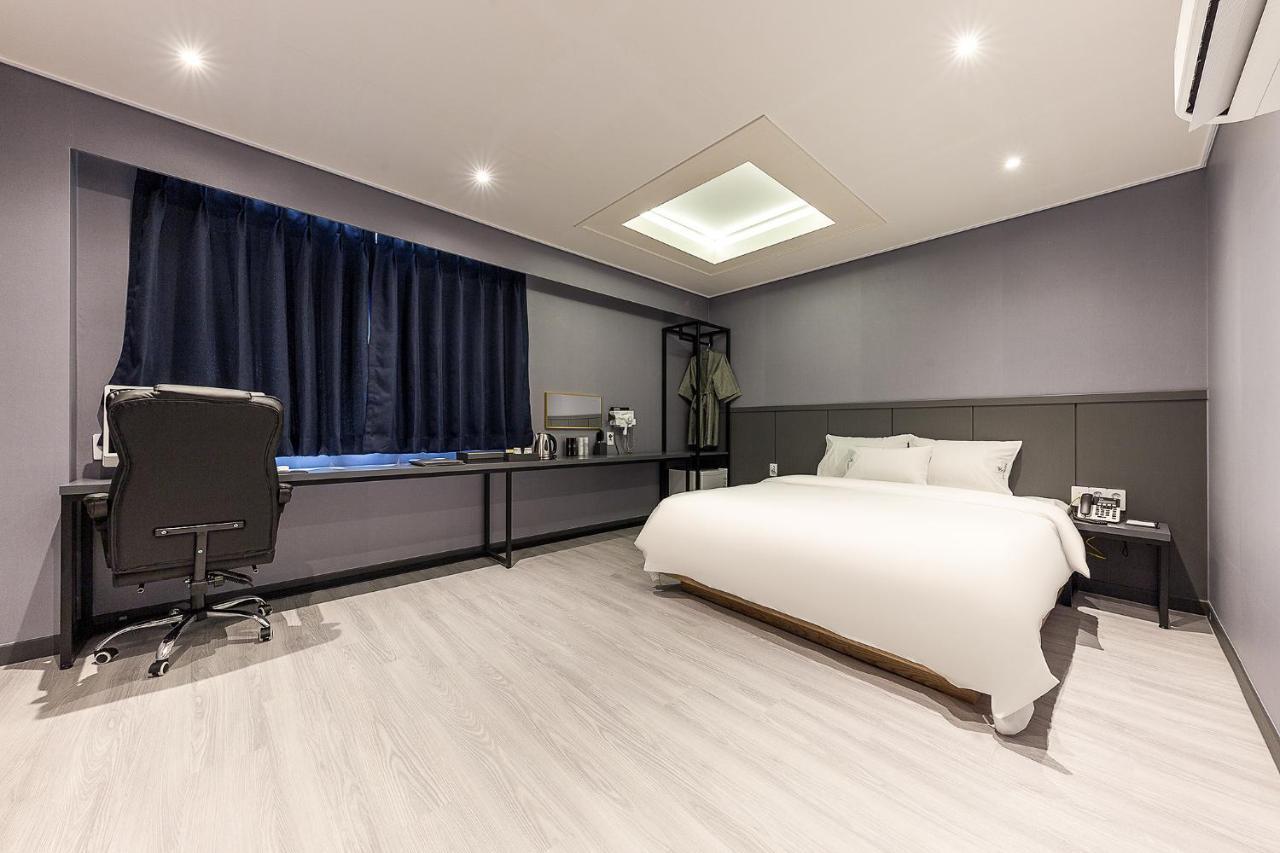 Business Joy Hotel Cheongju Exterior photo